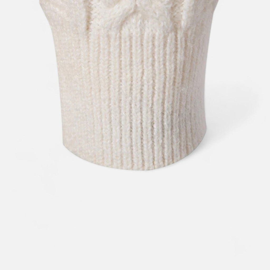 Crewneck knit sweater detail