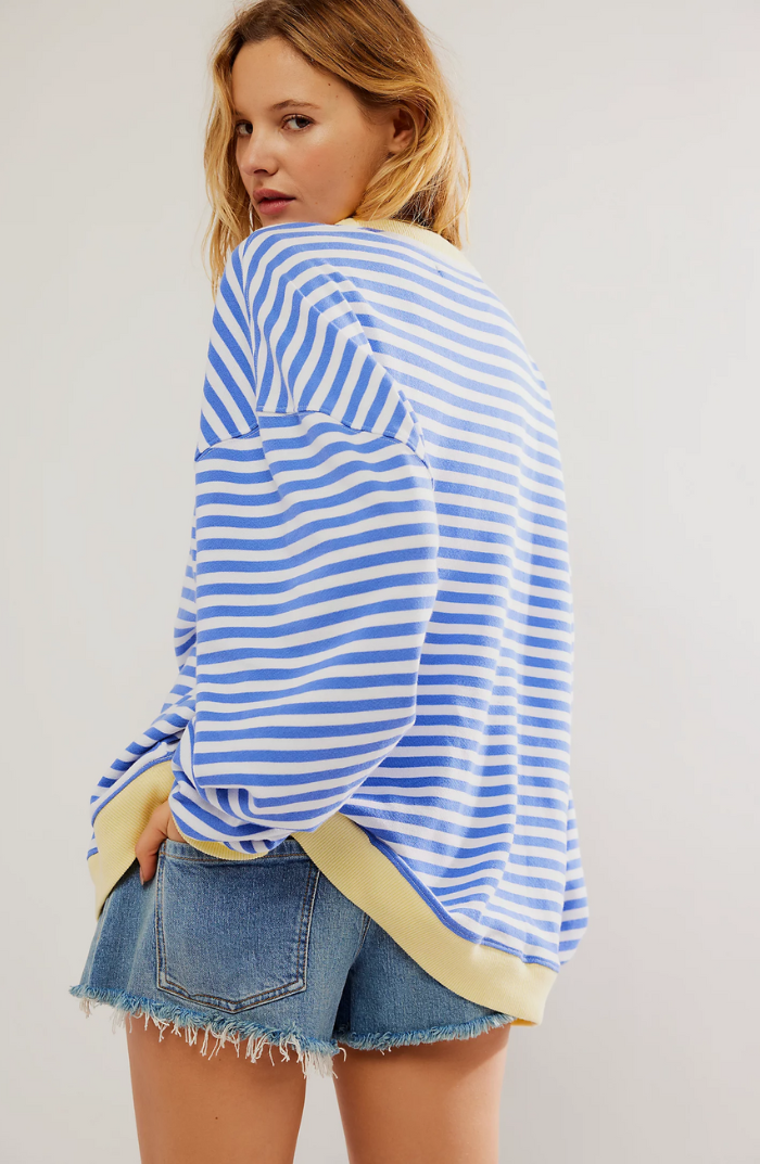 Women's oversized striped sweatshirt with contrast trim – view 4